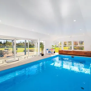  Holiday home The Meadows New Zealand