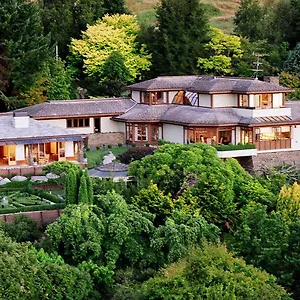  Lodge Lake Taupo Lodge New Zealand